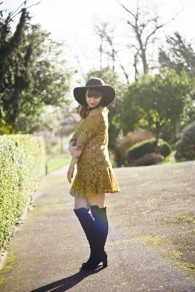 blog-de-mode-look70-look-cuissardes-robes-hippie-dentelles-freepeople-année70